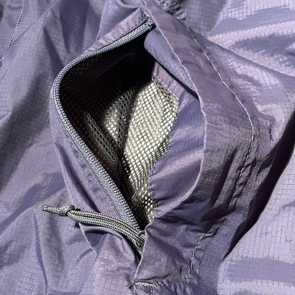 North Face Purple Hyvent Lightweight Rain Jacket- Size L - Picture 9 of 16